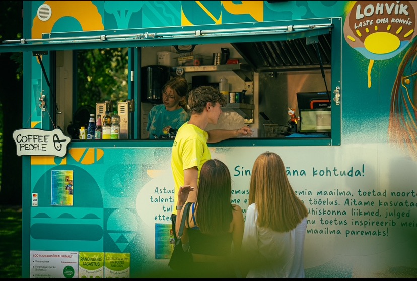 Toiduhaagis Autovabaduse puiesteel Tartus