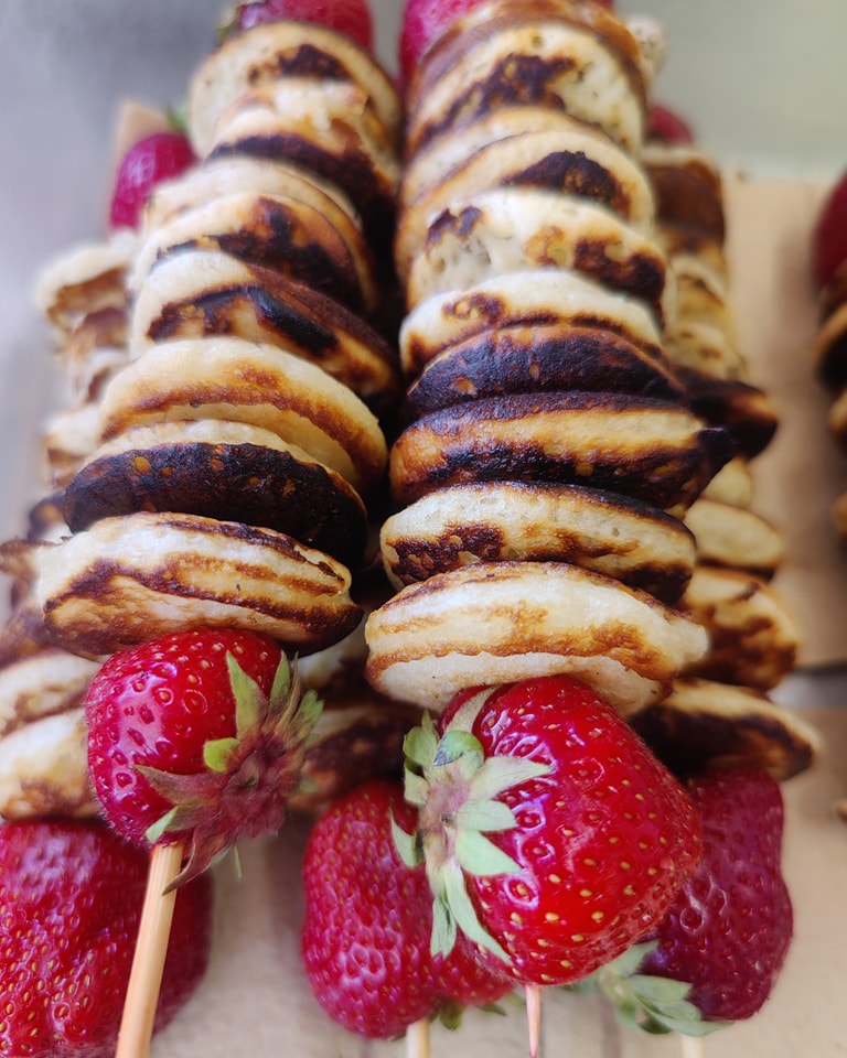 Minipannkoogid maasikatega